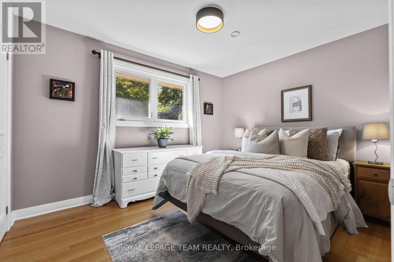 28964943/937-kingsmere-avenue/mckellar-heightsglabar-park/ottawa/ontario/K2A3K2_18