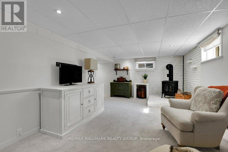 28891656/14-roundhay-drive/manordale/ottawa/ontario/K2G1B5_23
