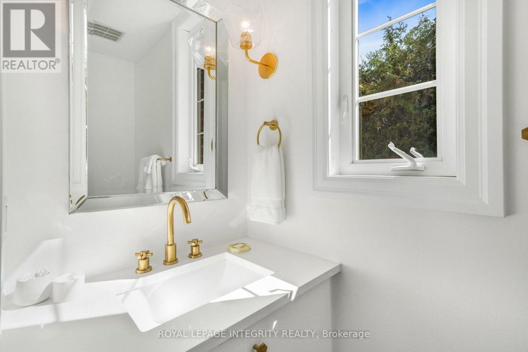 28878619/h-17-melrose-avenue-n/hintonburg/ottawa/ontario/K1Y1T8_6