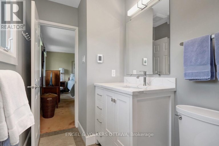 28812016/15-dickson-street/bruce-farmgraham-parkqualicumbellands/ottawa/ontario/K2H7H6_35