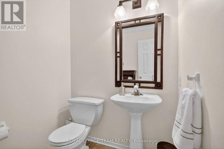 29471661/3113-apple-hill-drive-s/upper-hunt-club/ottawa/ontario/K1T3Z2_24