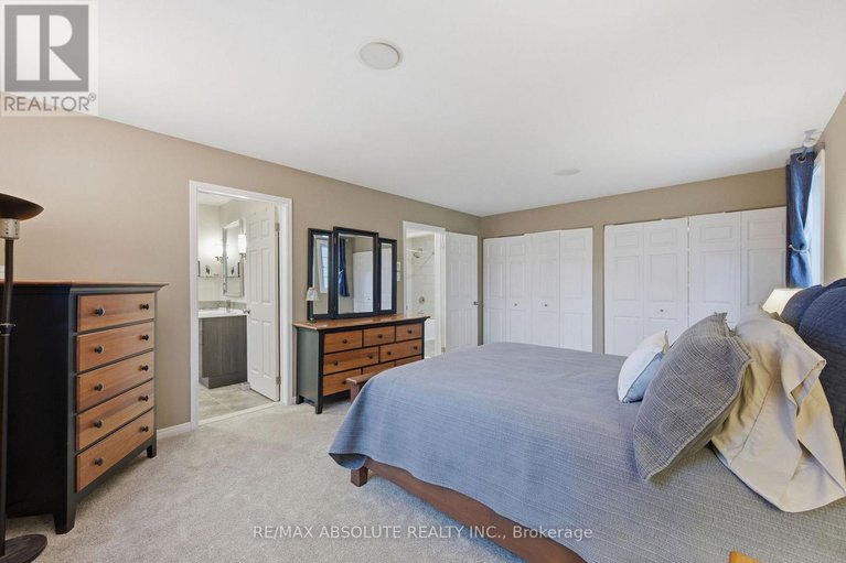 29629632/605-rowanwood-avenue/mckellarhighland/ottawa/ontario/K2A3E3_29