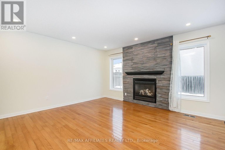 28843087/1040-capreol-street/avalon-east/ottawa/ontario/K4A4Z9_8