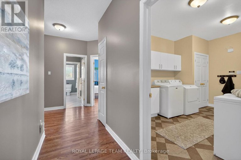 29379495/1611-landel-drive/rural-kanata-central/ottawa/ontario/K2W1C2_30