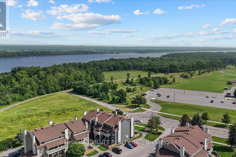28622450/69a-750-st-andre-drive/hiawatha-parkconvent-glen/ottawa/ontario/K1C4S2_3