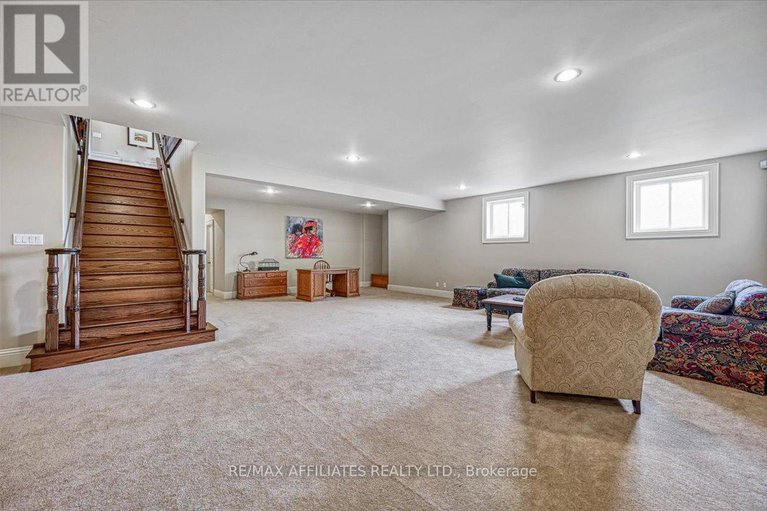 28568193/1530-creagan-court/cumberland-estates/ottawa/ontario/K4C0A5_38
