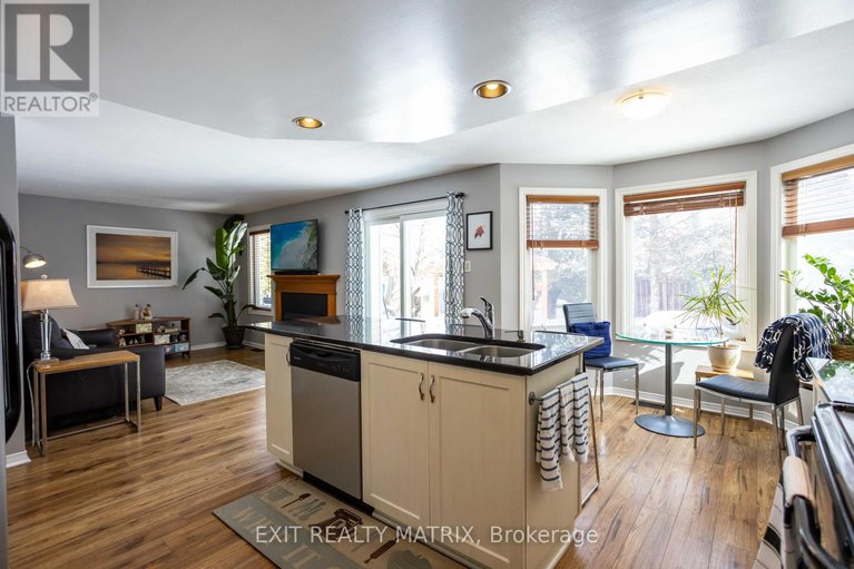 29422357/1879-rosewind-court/chapel-hill/ottawa/ontario/K1C7E3_19