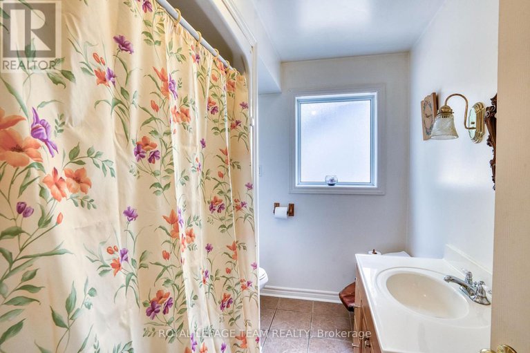 28469840/329-wylie-street/almonte/mississippi-mills/ontario/K0A1A0_27