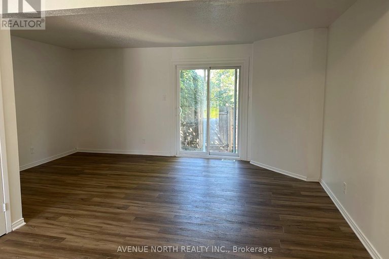 28858840/1790-dondale-st-street/pineview/ottawa/ontario/K1B5H8_5