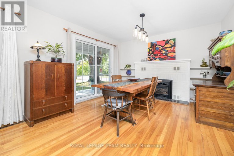28819009/5515-millview-street/manotick-long-island-nicholls-island/ottawa/ontario/K4M1J3_7