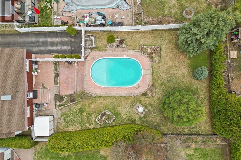29678881/72-crownhill-street/cardinal-heights/ottawa/ontario/K1J7K8_30