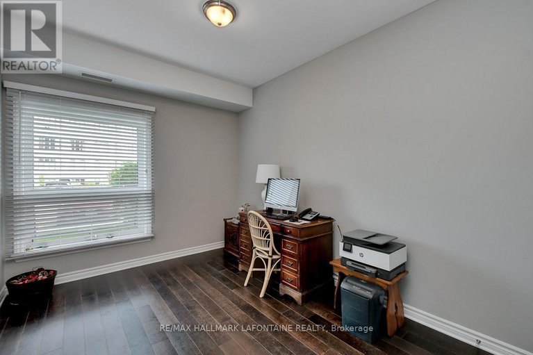 29676805/114-120-prestige-circle/chatelaine-village/ottawa/ontario/K4A1B4_27