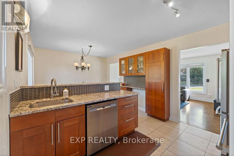 29077566/19-sunnycrest-drive/city-viewskylinefisher-heightsparkwood-hills/ottawa/ontario/K2E5Y3_15