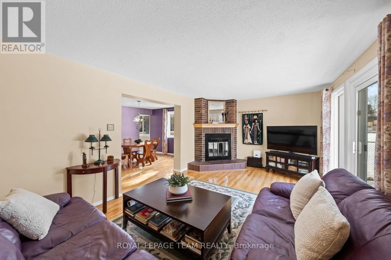 29528720/7942-decarie-drive/orleans-wood/ottawa/ontario/K1C2K3_13