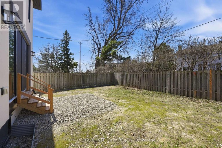 29663854/984-watson-street/fairfield-heights/ottawa/ontario/K2B6C2_49