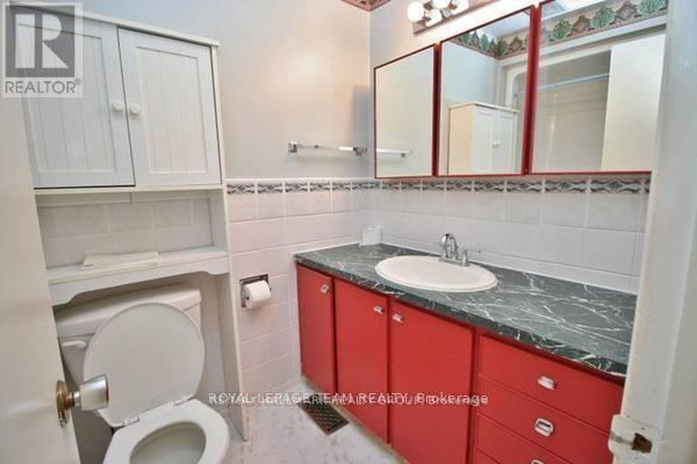 28359553/73-1957-stonehenge-crescent-e/pineview/ottawa/ontario/K1B4N7_15