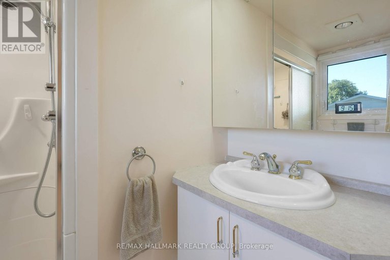 28869617/1-northview-road/city-viewskylinefisher-heightsparkwood-hills/ottawa/ontario/K2E6A6_24
