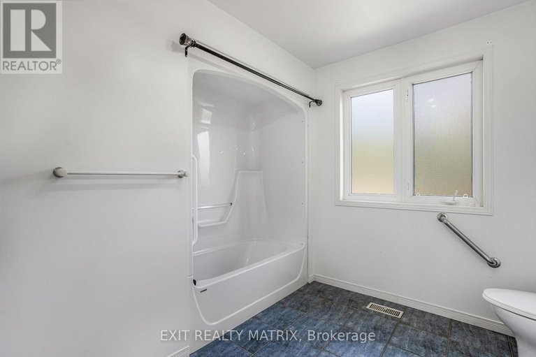 28785994/3704-pattee-road-e/champlain-twp/champlain/ontario/K6A2R2_22