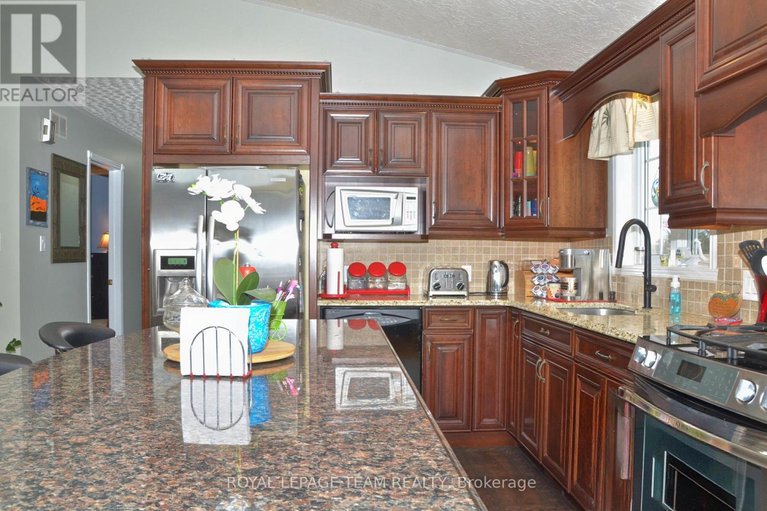 29617818/11708-breezewood-avenue-s/south-dundas-matilda-twp/south-dundas/ontario/K0C1X0_11