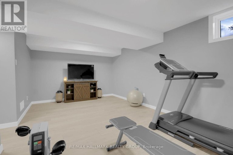 28591389/585-barrick-hill-road/emerald-meadowstrailwest/ottawa/ontario/K2M0B4_39