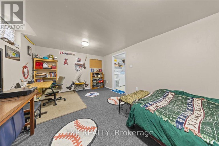 29220422/3166-stockton-drive/blossom-parkkemp-parkfindlay-creek/ottawa/ontario/K1T1S1_30