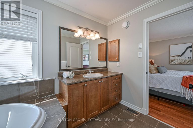 28623139/329-west-ridge-drive/stittsville-south/ottawa/ontario/K2S2G7_29