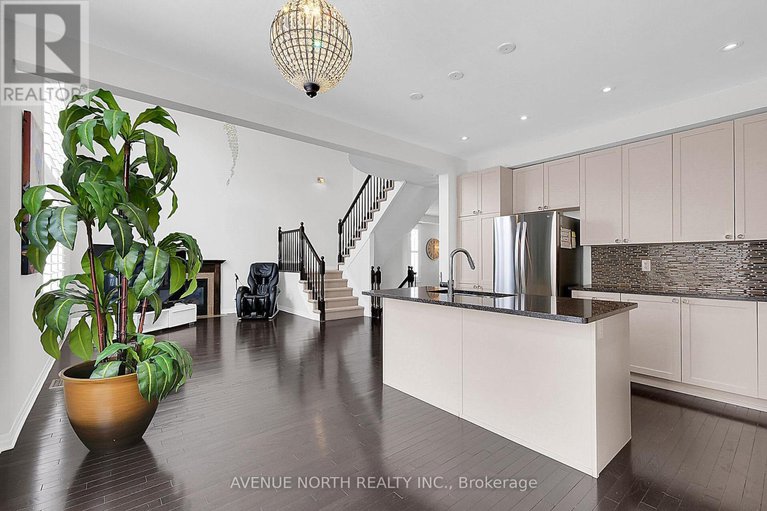28540961/429-dovehaven-street/mer-bleuebradley-estatesanderson-park/ottawa/ontario/K1W0H2_13