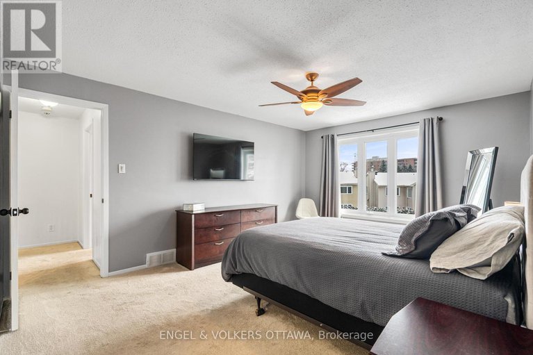 29176704/29-valley-ridge-street/borden-farmstewart-farmcarleton-heightsparkwood-hills/ottawa/ontario/K2E7W3_27