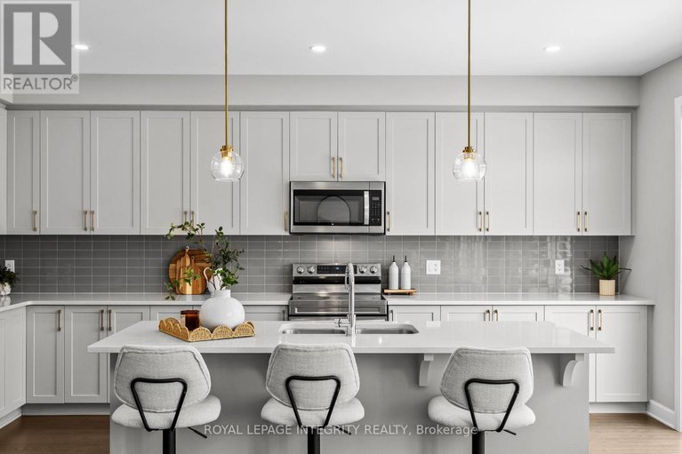 29093946/652-moonflower-crescent/blossom-parkkemp-parkfindlay-creek/ottawa/ontario/K1T0X8_21