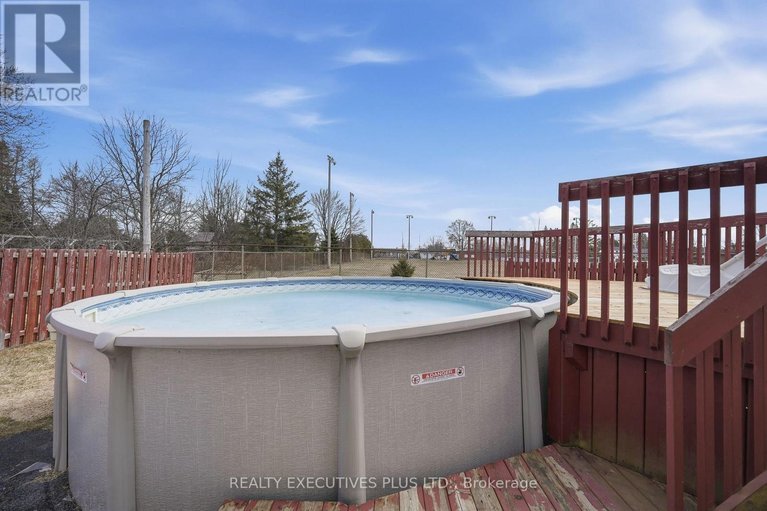 29596736/3721-champlain-street/clarencerockland-twp/clarence-rockland/ontario/K0A1E0_24