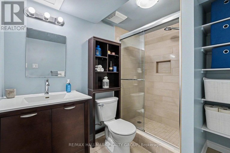 29687151/217-gossamer-street/mer-bleuebradley-estatesanderson-park/ottawa/ontario/K1W0B9_28