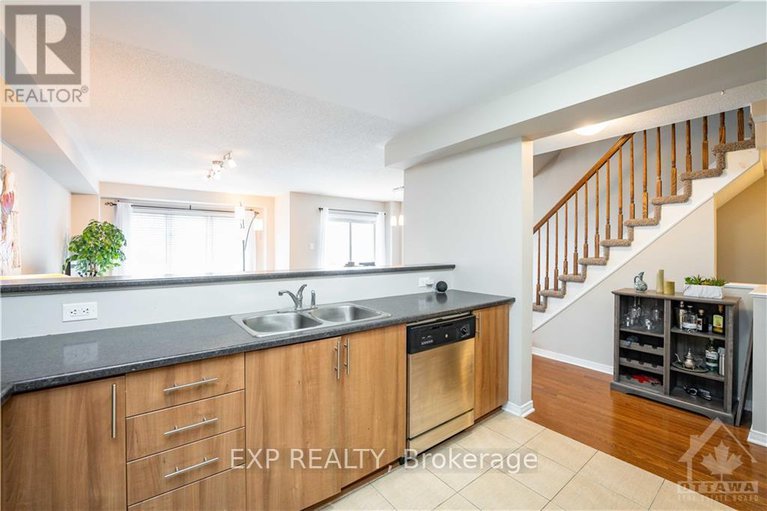29086343/504-barholm-private/mer-bleuebradley-estatesanderson-park/ottawa/ontario/K4B1H9_11