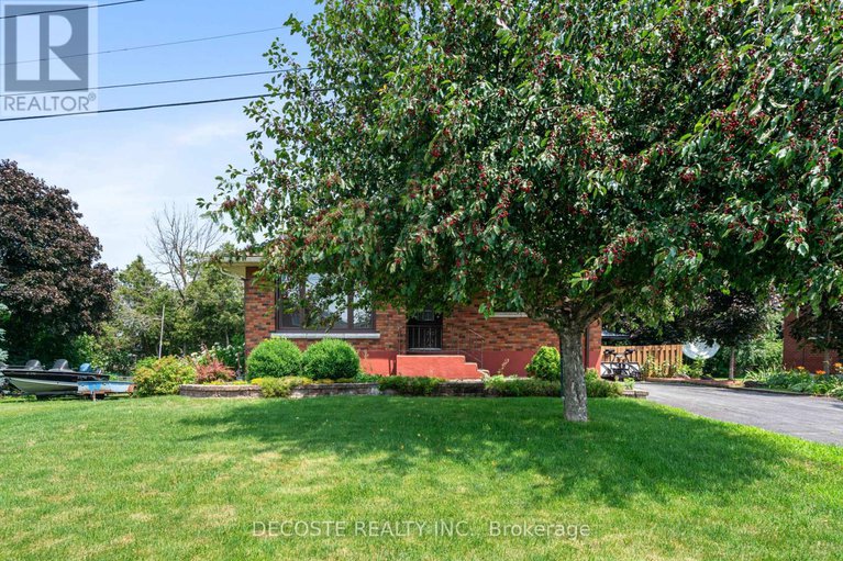 28641944/205-dominion-street-n/alexandria/north-glengarry/ontario/K0C1A0_2