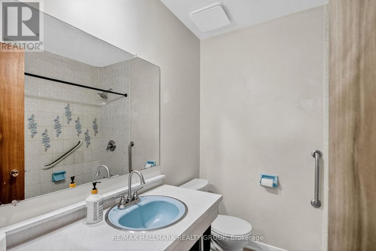 28940176/3-sutton-place/city-viewskylinefisher-heightsparkwood-hills/ottawa/ontario/K2E5G1_20