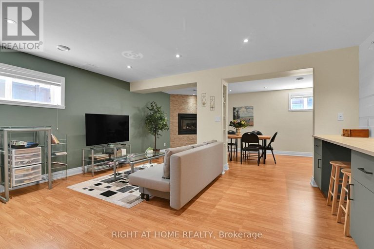 29635424/131-issam-private/ellwood/ottawa/ontario/K1T4B6_32