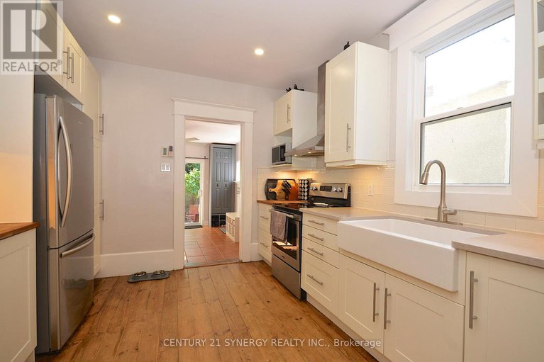 28811238/47-roslyn-avenue/old-ottawa-south/ottawa/ontario/K1S4W2_21