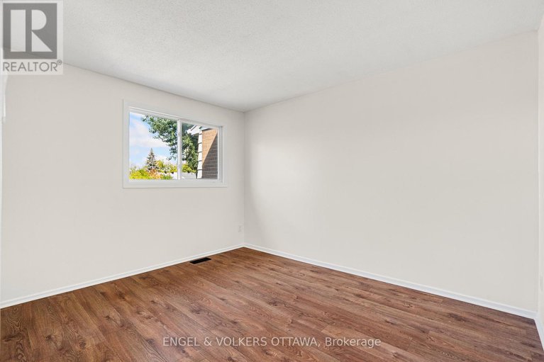 28917189/933-greenbriar-avenue/carleton-heights/ottawa/ontario/K2C0J8_19