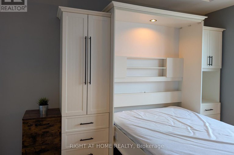 29403608/1804-70-landry-street/vanier/ottawa/ontario/K1L0A8_28