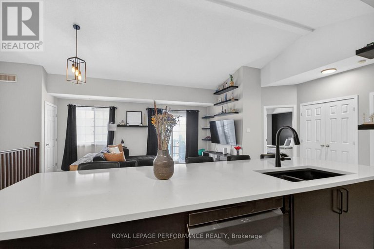 29300835/c-100-artesa-private/emerald-meadowstrailwest/ottawa/ontario/K2S0J8_14