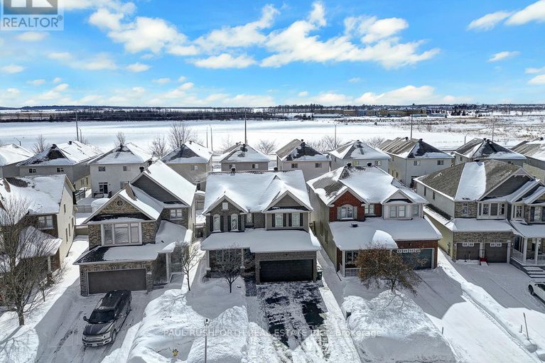29427447/639-pine-vista-drive/springridgeeast-village/ottawa/ontario/K4A5B4_2