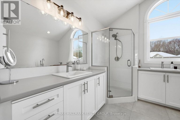 29425296/1660-country-walk-drive/chapel-hill/ottawa/ontario/K1C8E2_26