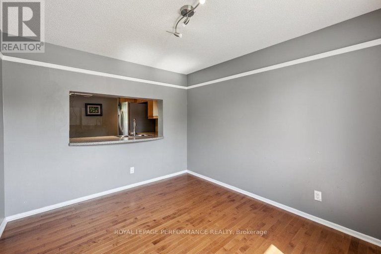 28308473/2045-deerhurst-court/beacon-hill-north/ottawa/ontario/K1J8H2_6