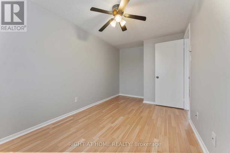 29240371/25b-bertona-street/craig-henrywoodvale/ottawa/ontario/K2G4G7_27