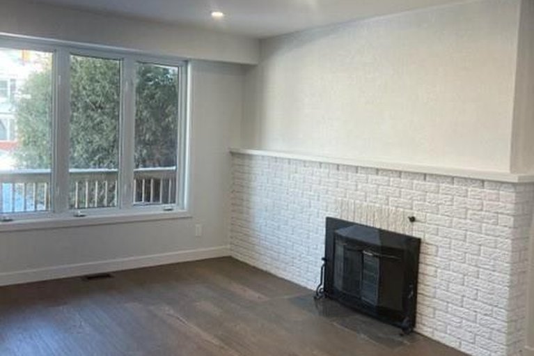 29504345/178-mcclellan-road/sheahan-estatestrend-village/ottawa/ontario/K2H5W1_6