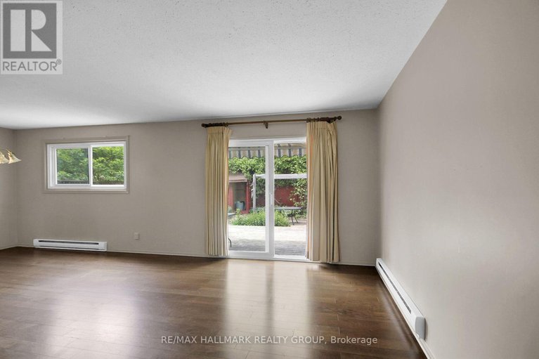28471405/41-grady-crescent/sheahan-estatestrend-village/ottawa/ontario/K2H5S2_6