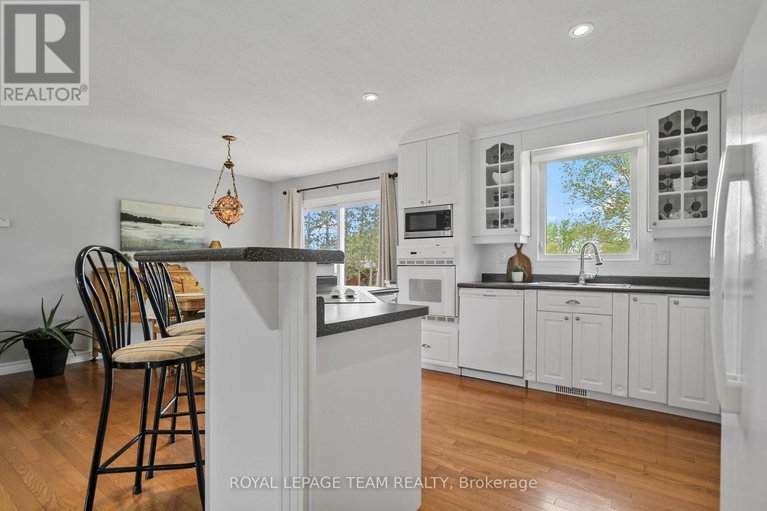 28356426/6489-doctor-blair-crescent/north-gower/ottawa/ontario/K0A2T0_11