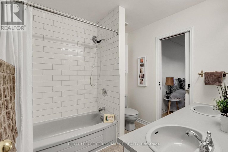 29606715/221-desrosiers-street/vanier/ottawa/ontario/K1L7T2_17