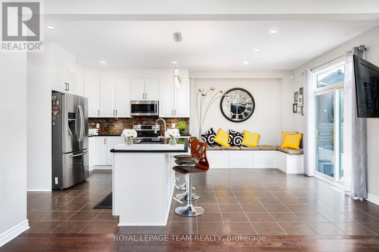 28163521/12-knockaderry-crescent/half-moon-bay/ottawa/ontario/K2C3H2_13