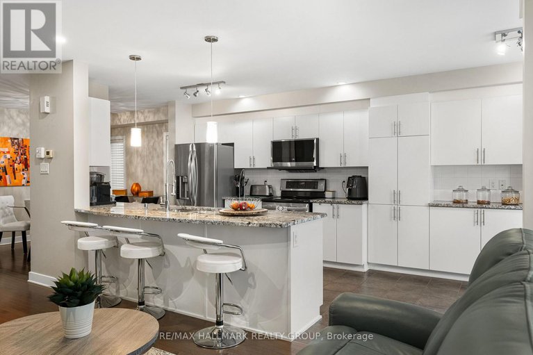 29102611/311-travis-street/mer-bleuebradley-estatesanderson-park/ottawa/ontario/K1W0E5_11