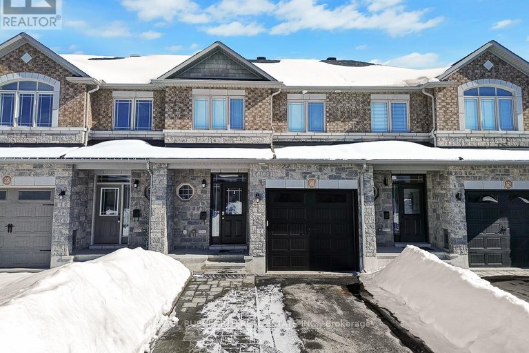 29495848/560-du-pin-rouge-way/mer-bleuebradley-estatesanderson-park/ottawa/ontario/K1W0C4_1